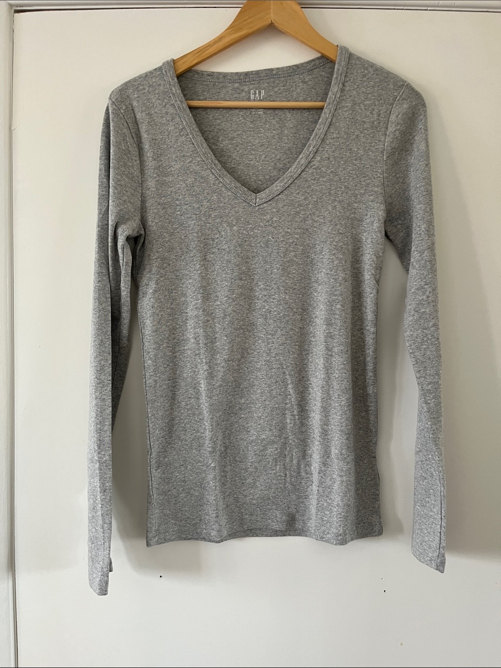 GAP Women's Long Sleeve V-Neck Tee — Heather Gray